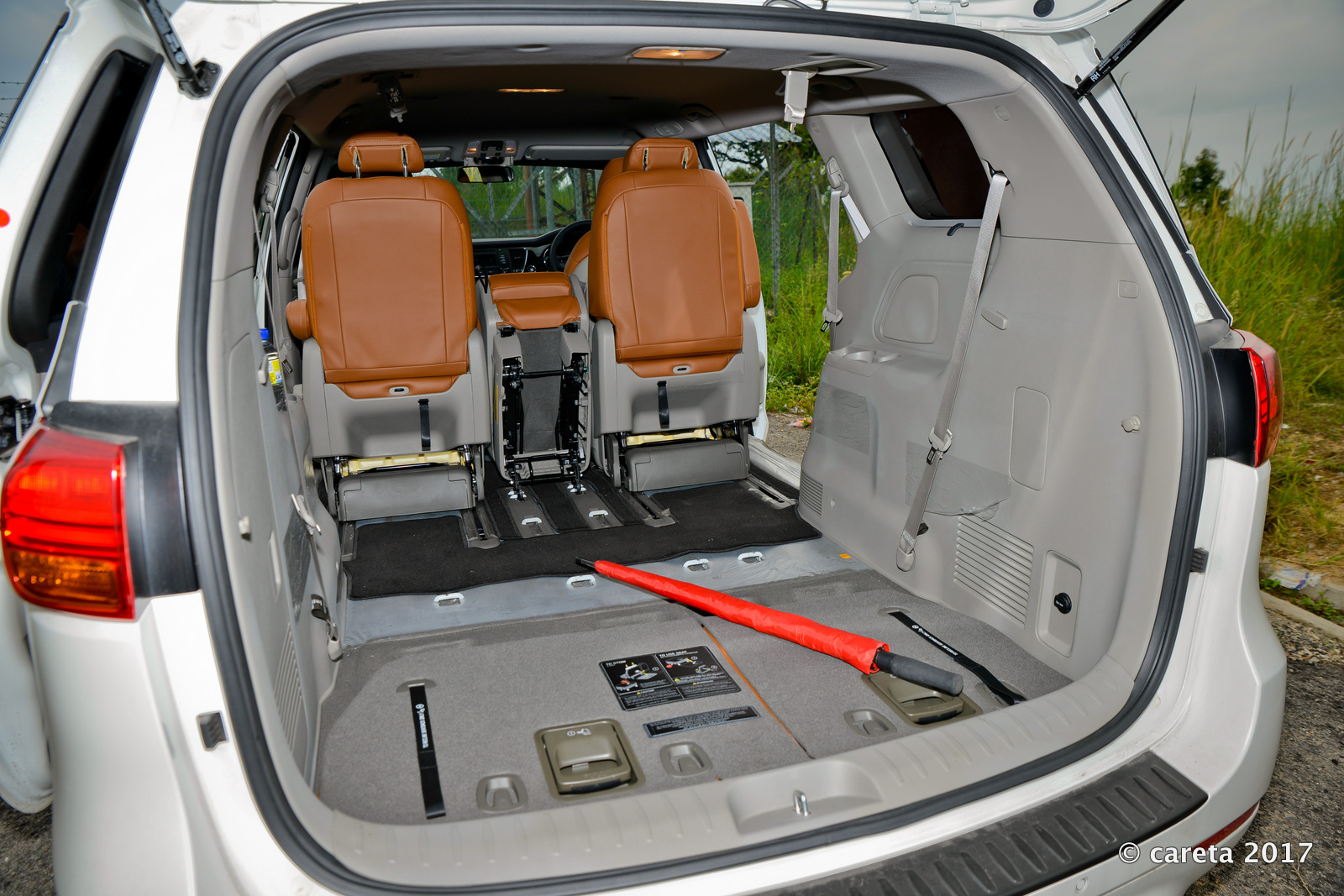 Kia Grand Carnival boot