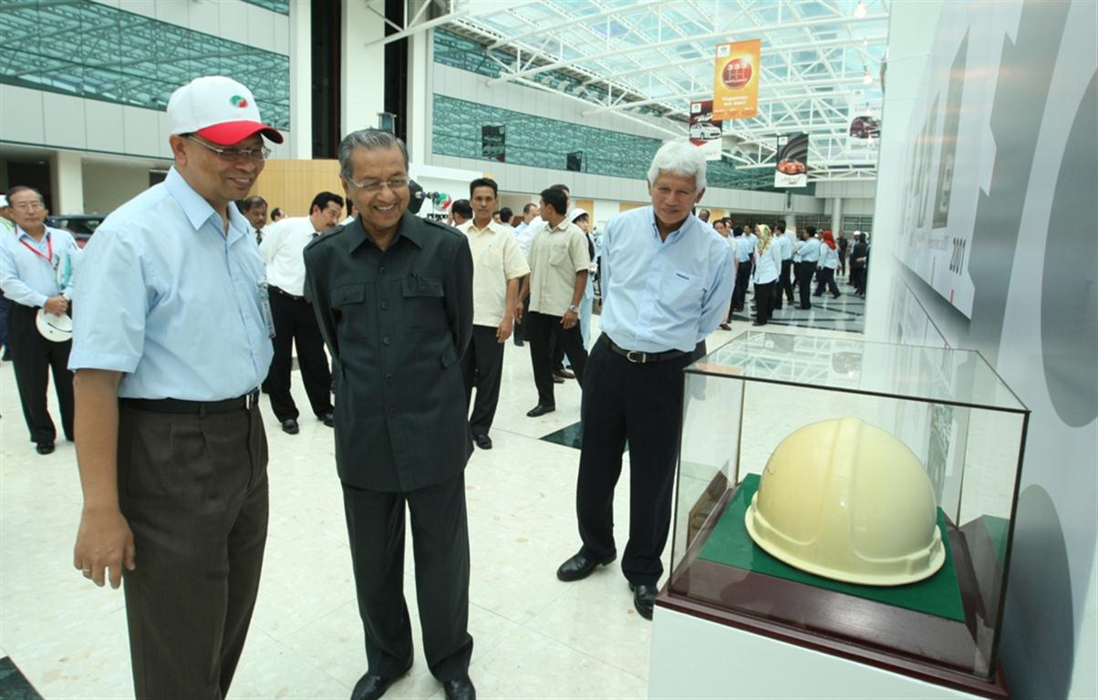 Tun Mahathir melawat Perodua
