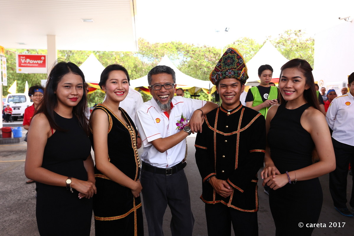 Shairan with Sarawakians